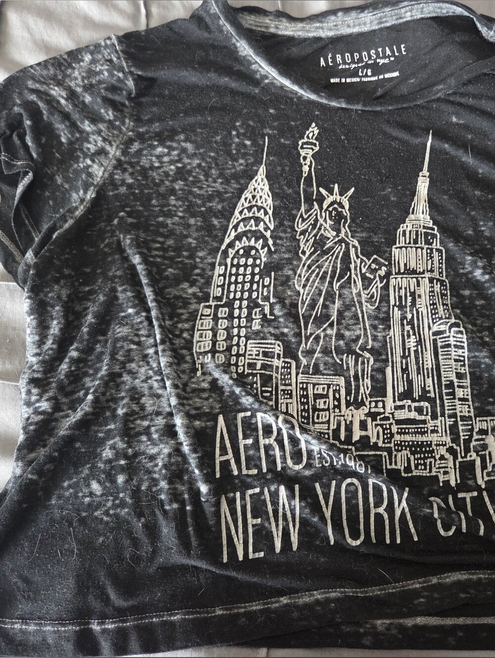 Aeropostale Black New York City Skyline Graphic Tee